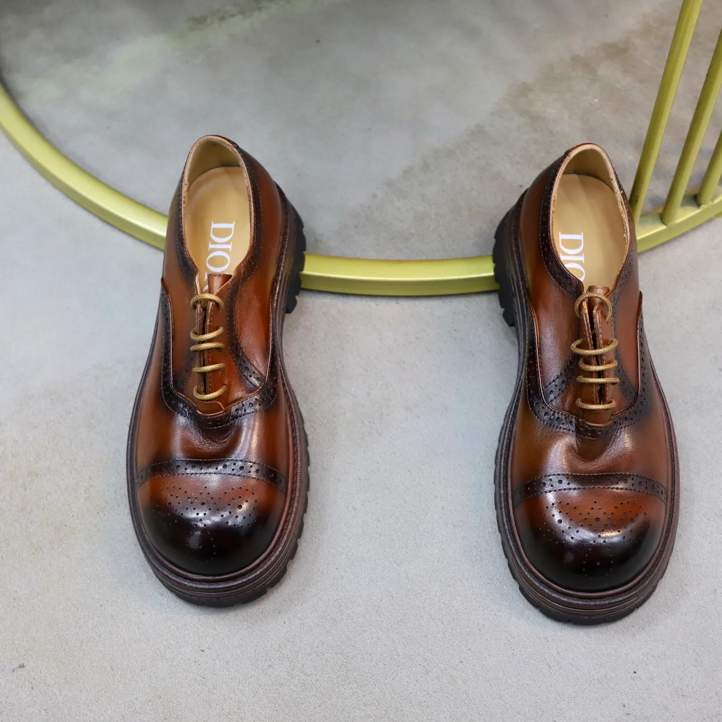 Ex-factory price: 520💰 [Dior] Dior's new casual men's shoes are launched in Hong Kong counters. Official website 1:1 production. Italian washed cowhide + water-dyed leather lining. Designed by European and American masters. Perfect shape to create counter quality, solid color rubber wear-resistant outsole and classic dazzling head! Super versatile and very comfortable. High-end without losing taste, fashionable and novel! ! Absolute focus! 3 colors available! Code number 38-45